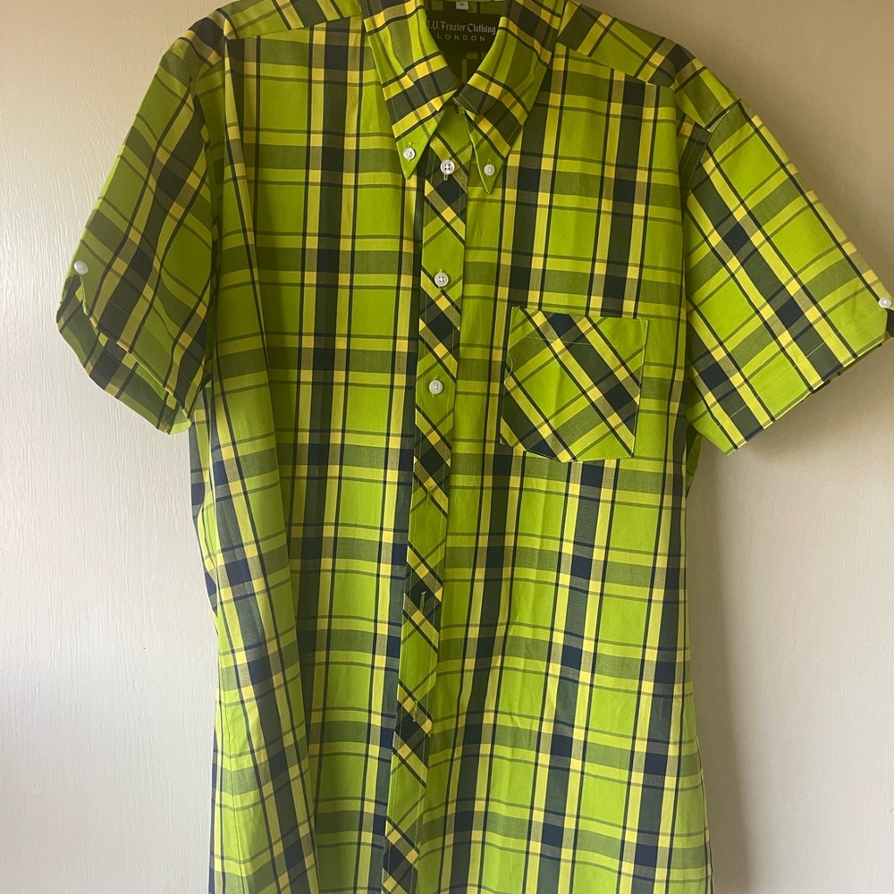 Bright green shirt never worn!! Size XL